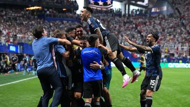 Die Spieler Argentiniens bejubeln das Tor zum 1:1.