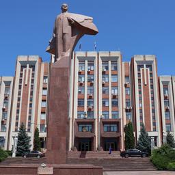 Eine Lenin-Statue steht vor dem Parlamentsgebäude in Tiraspol im Separatistengebiet Transnistrien.