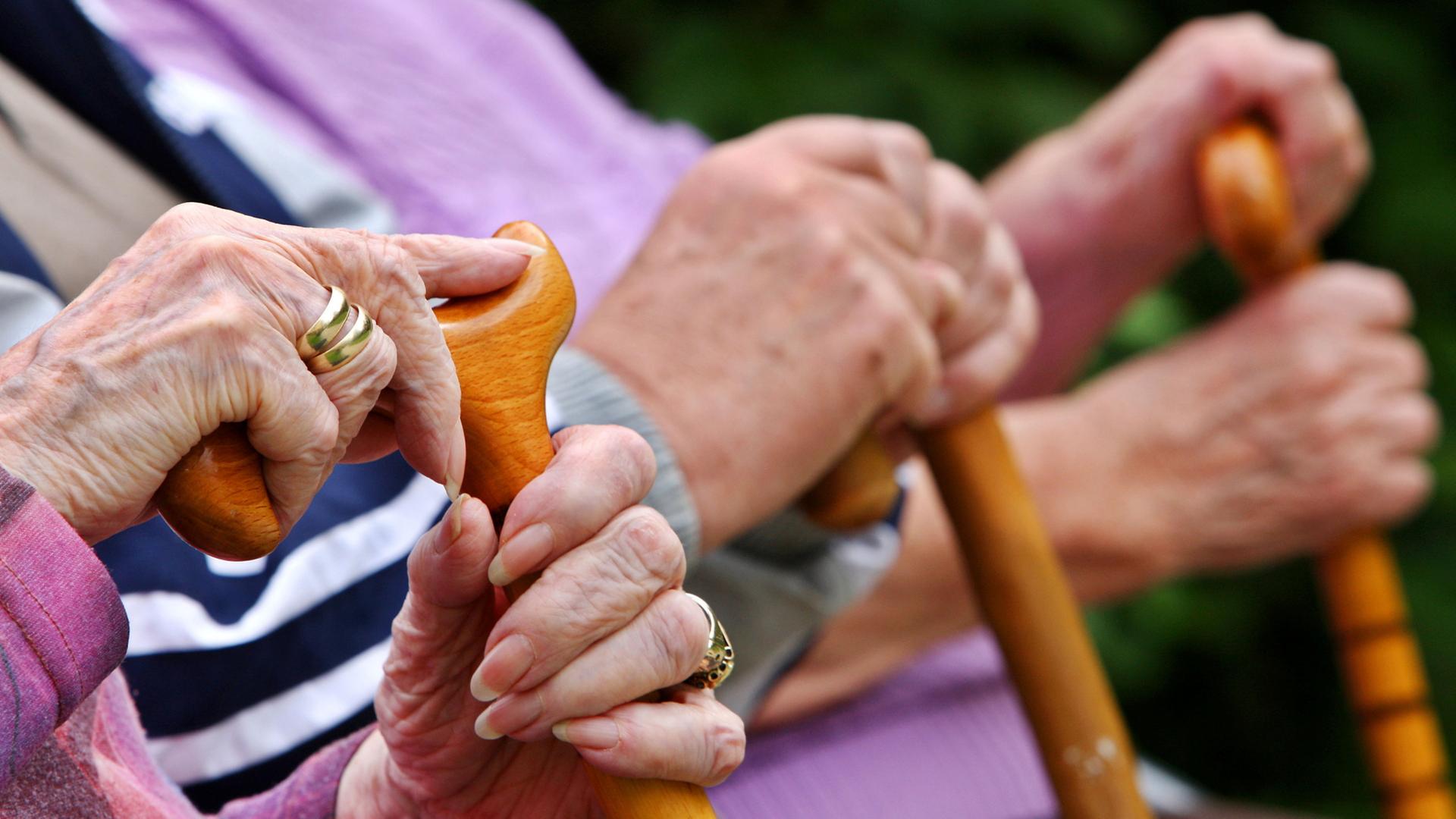 Senioren auf der Parkbank | dpa