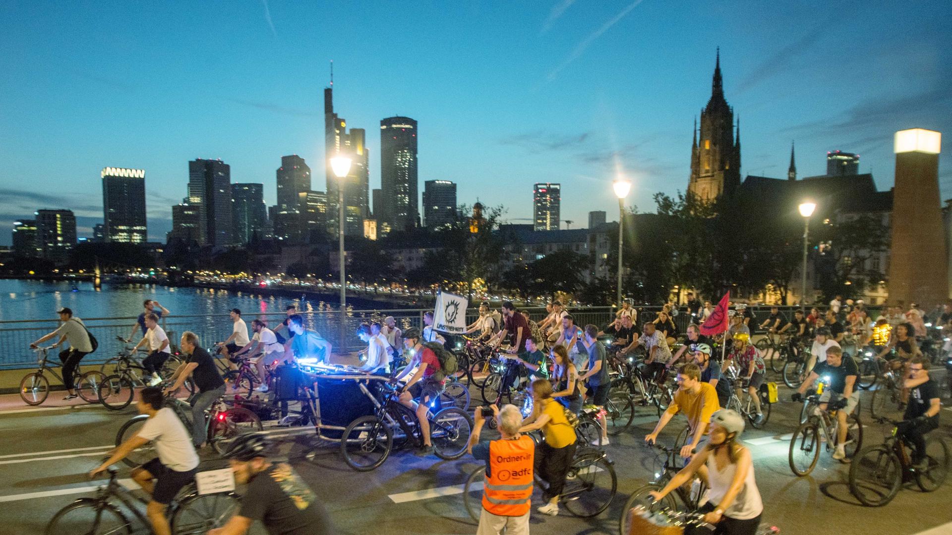 Tausende zu Demo "Bike Night" in Frankfurt erwartet - Sternfahrt aus dem Umland