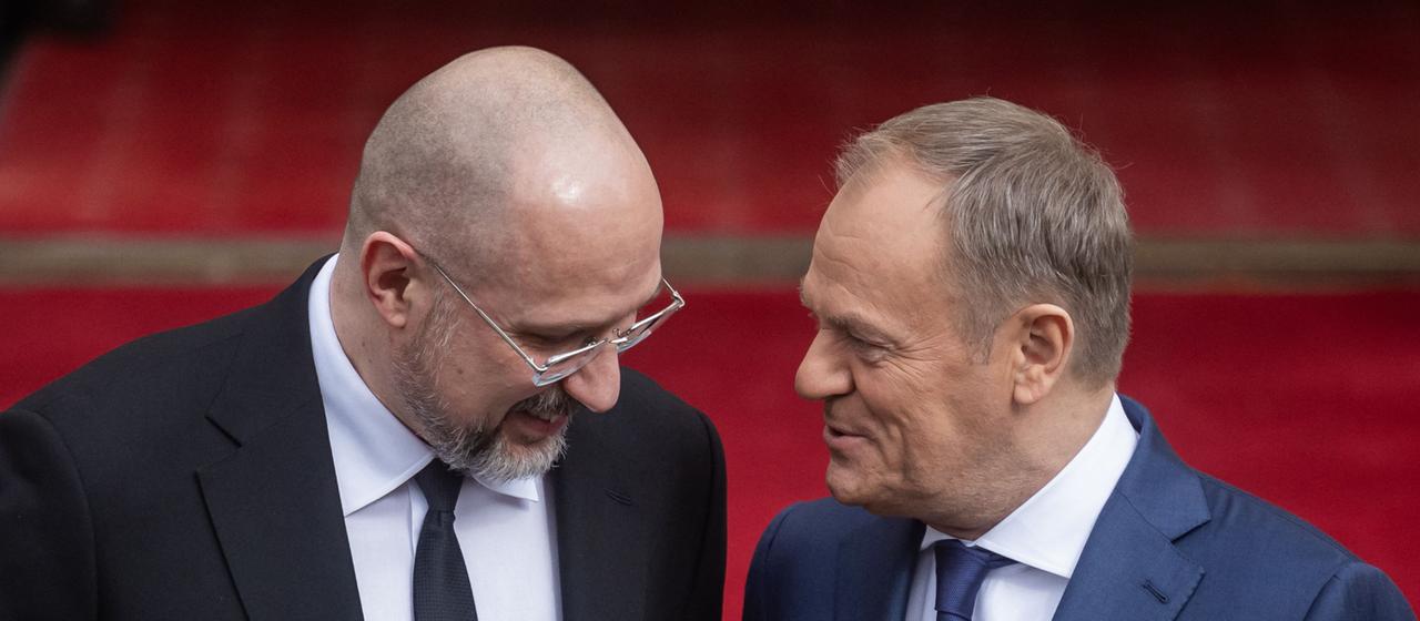 Donald Tusk und Denys Schmyhal in Warschau