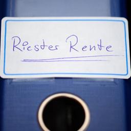 Ein Ordner mit der Aufschrift "Riester-Rente".