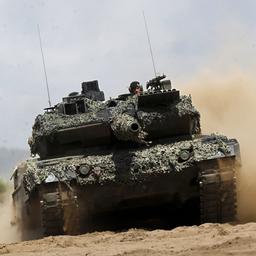 Ein Kampfpanzer "Leopard 2A6" der Bundeswehr nimmt an der litauisch-deutschen Militärübung "Griffin Storm 2023" auf einem Truppenübungsplatz in Pabrade teil.