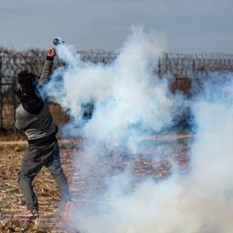 Tränengas gegen Migranten.