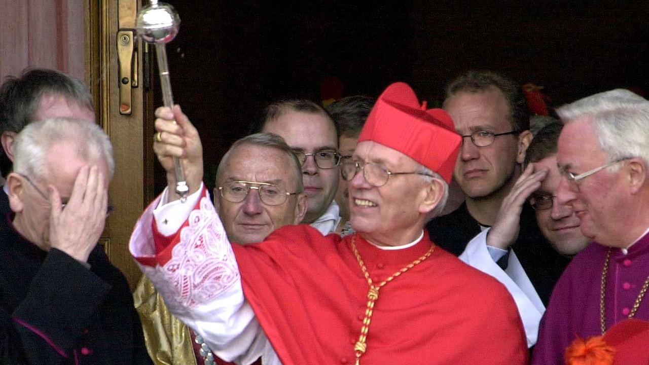 Katholische Kirche: Erzbischof Degenhardt soll Jungen missbraucht haben Katholische Kirche: Erzbischof Degenhardt soll Jungen missbraucht haben