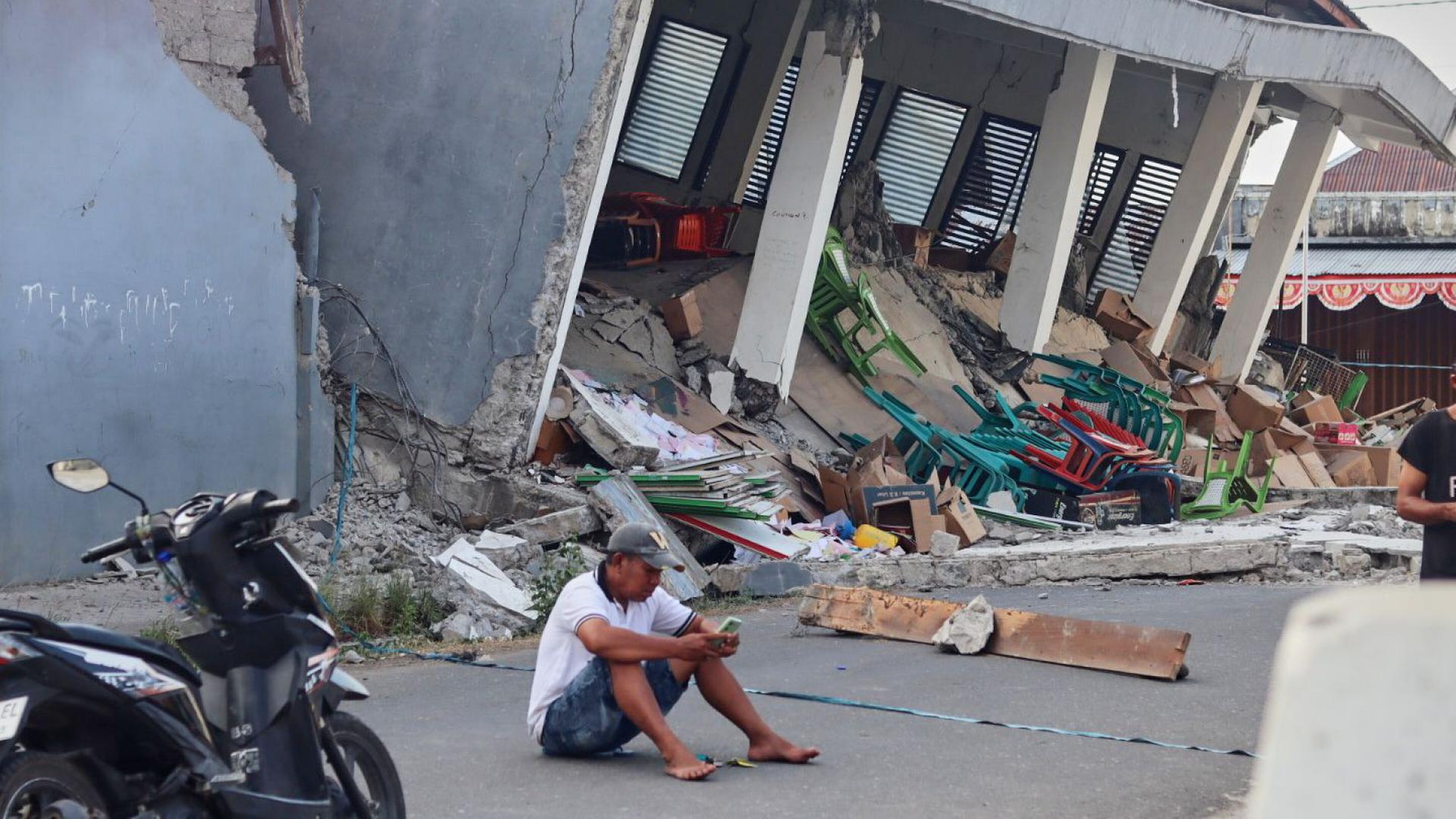 Nach Erdbeben mit mehr als 50 Toten: Hilfsmaßnahmen in Indonesien laufen an Nach Erdbeben mit mehr als 50 Toten: Hilfsmaßnahmen in Indonesien laufen an