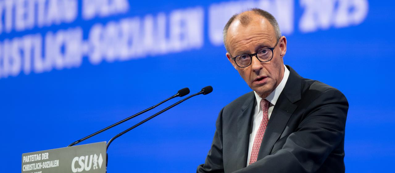 Friedrich Merz spricht beim CSU-Parteitag in der Messehalle.