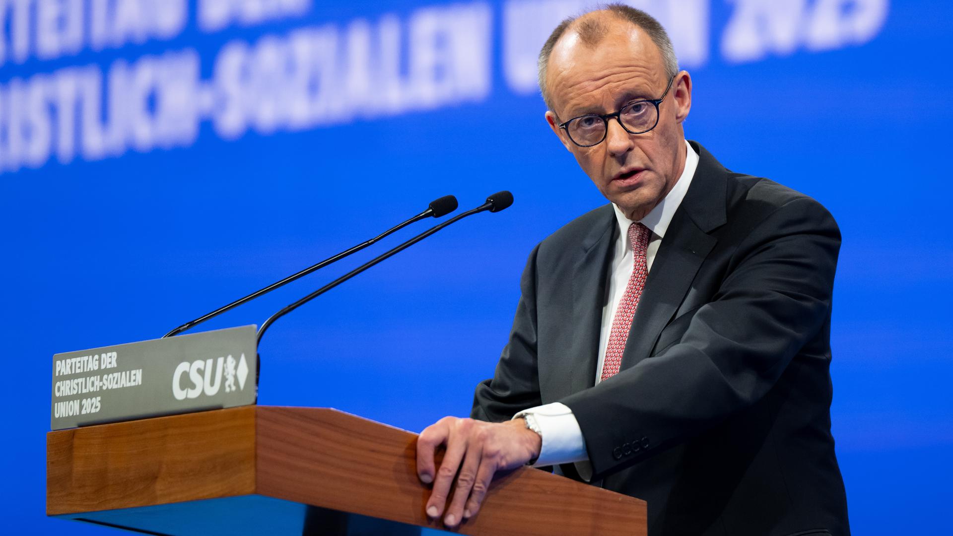 Friedrich Merz spricht beim CSU-Parteitag in der Messehalle. | dpa