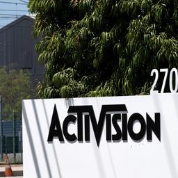 Activision-Logo auf einem Schild vor der Firmenzentrale in Santa Monica, Kalifornien, USA.