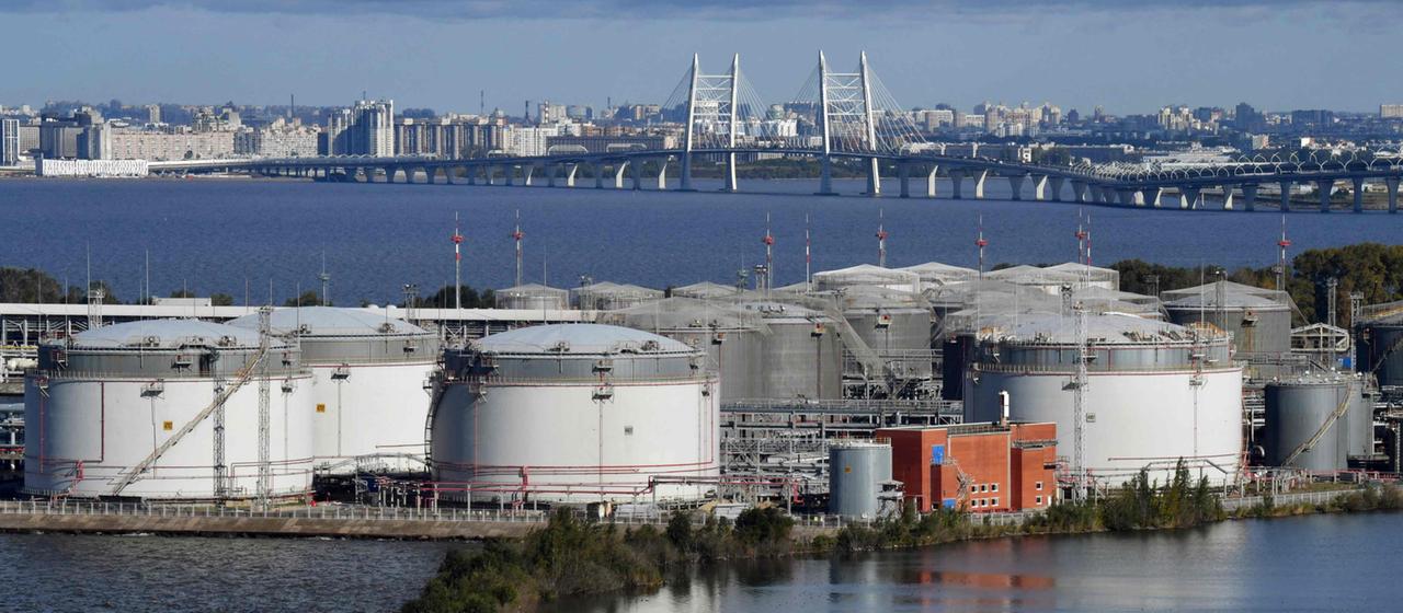 Ölterminal im Hafen von St. Petersburg (Archiv) | AFP Ölterminal im Hafen von St. Petersburg (Archiv)