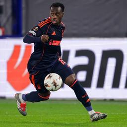 Arnaud Kalimuendo am Ball für Forest in der Europa League im Dezember.