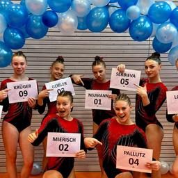 Die Leistungssportlerinnen der Damenmannschaft des DSC 18989 freut sich über den Aufstieg in die 1. Bundesliga im Turnen. 