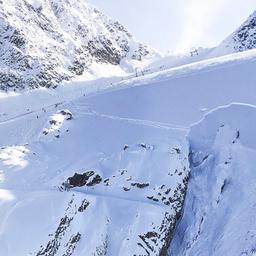 Zehn Menschen unter Lawine in Österreich verschüttet | tagesschau.de