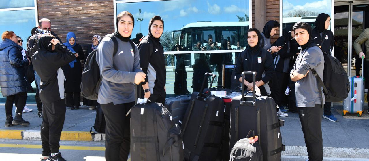 Iranische Spielerinnen der Fußballnationalmannschaft in der Türkei