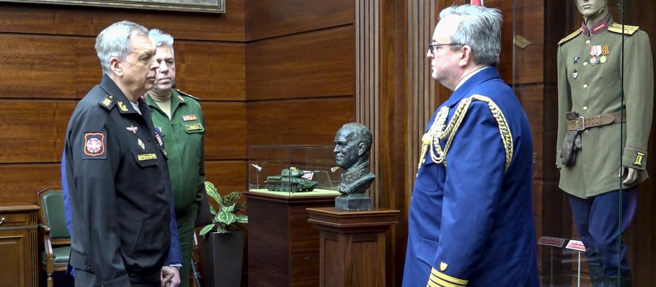 Ein Screenshot aus einem Video des russischen Verteidigungsministeriums von Igor Kostjukow in der US-Botschaft