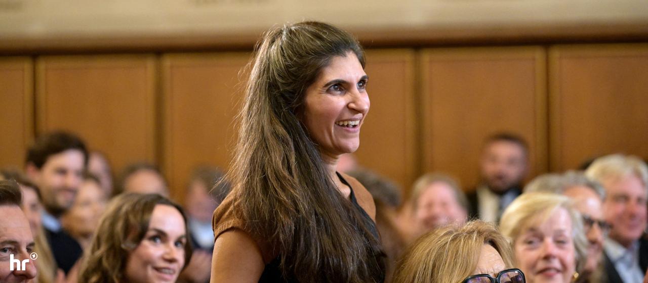 Shida Bazyar bei der Bekanntgabe der Gewinnerin des Deutschen Buchpreises 2026.