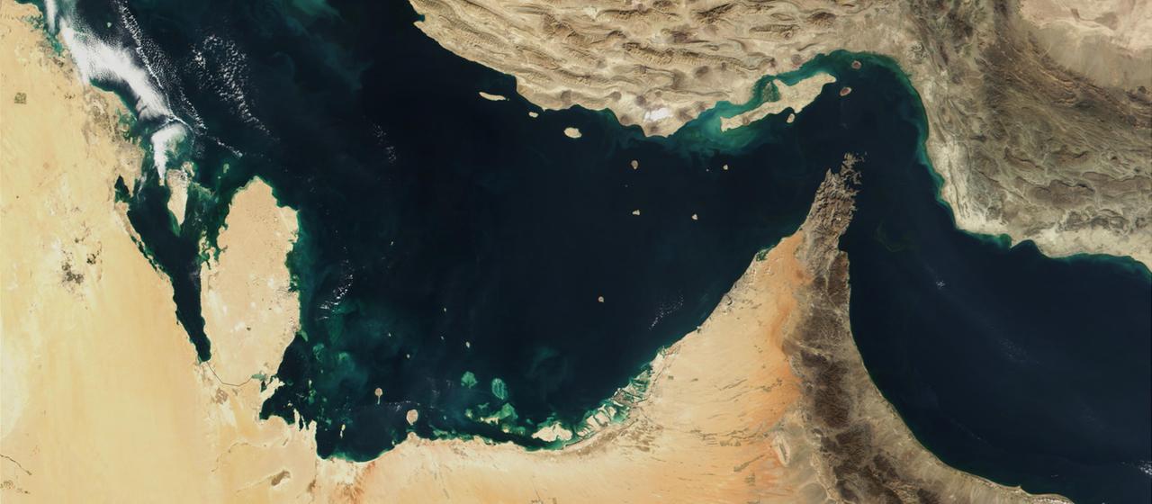 Der Persische Golf, die Straße von Hormus und der Golf von Oman in einer Satellitenaufnahme.