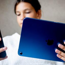 Jugendliche nutzen stark soziale Medien - und kommen so auch mit Fake News in Berührung.