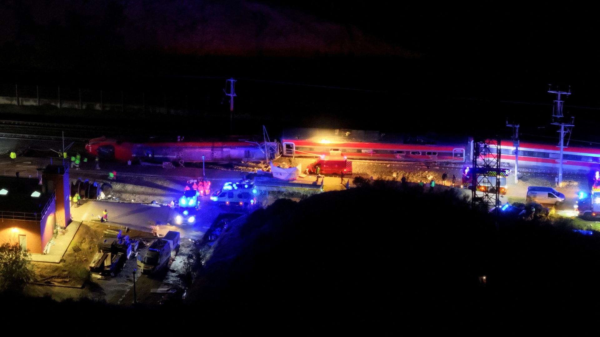 Drohnenansicht der Rettungsarbeiten nach einem Zugunglück in Spanien | REUTERS