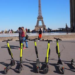 Mehrere E-Scooter in Paris