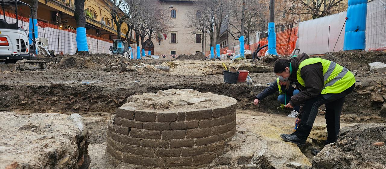 Blick über die Ausgrabungen in Fano.