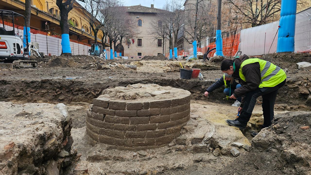 Wie Archäologen auf Vitruvs Basilika stießen