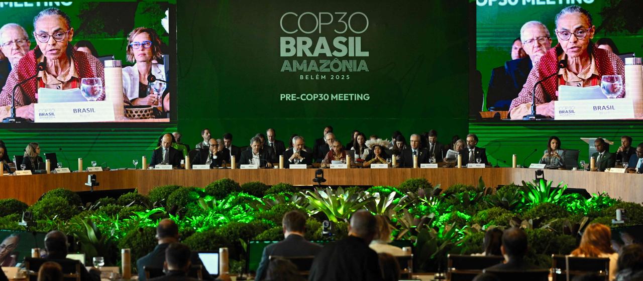 Brasiliens Umweltministerin Marina Silva spricht auf einer COP30-Veranstaltung.