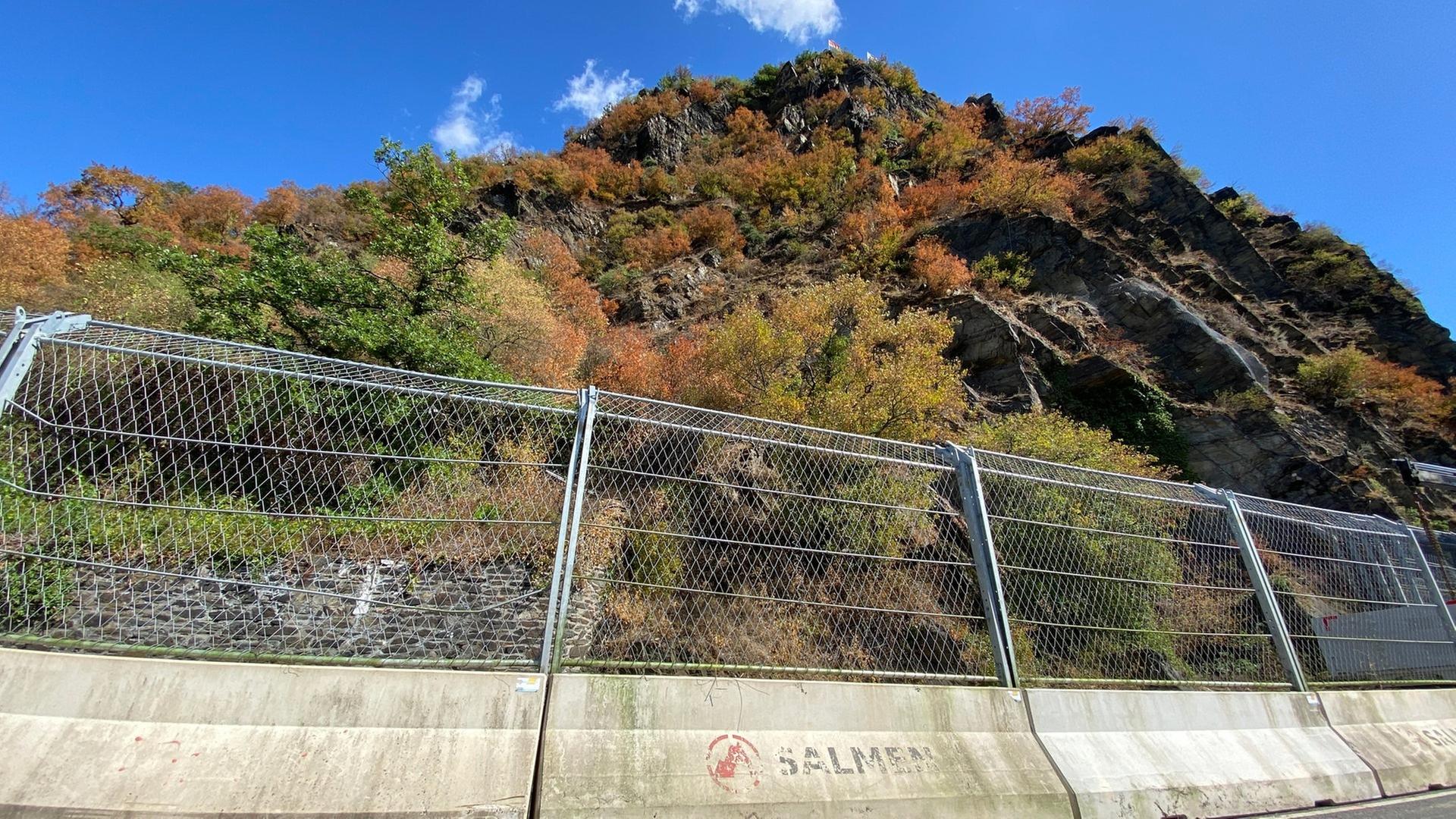 Felssturz an der Loreley: B42 ist wieder einspurig befahrbar