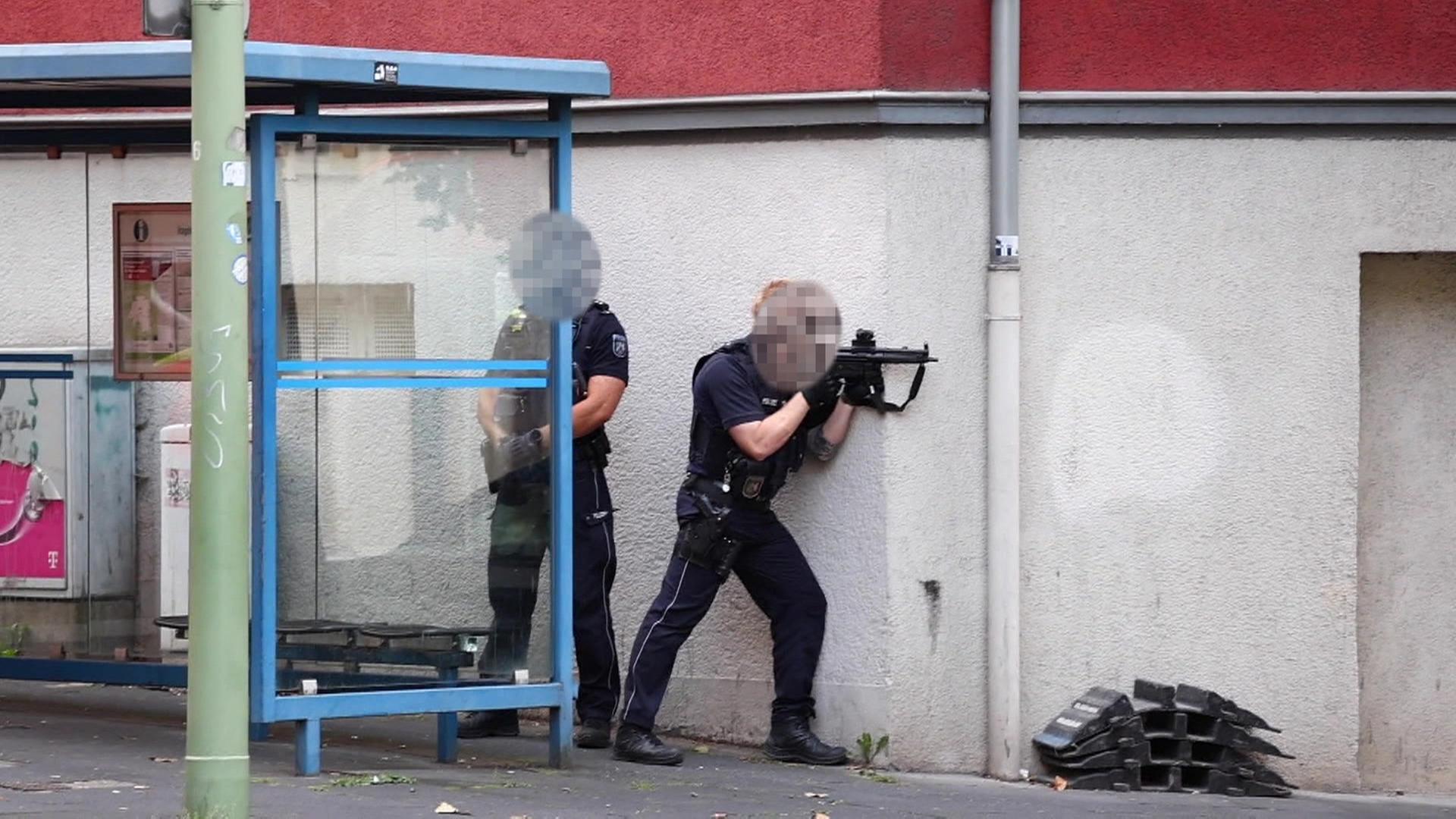 Jugendlicher löst Großeinsatz aus