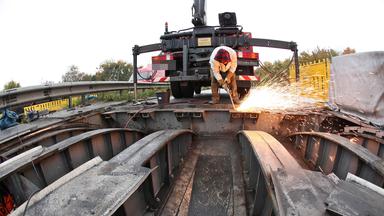 Sanierungsarbeiten an einer Autobahn.
