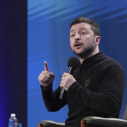 Wolodymyr Selenskyj beantwortet Fragen von Journalisten während einer Pressekonferenz.