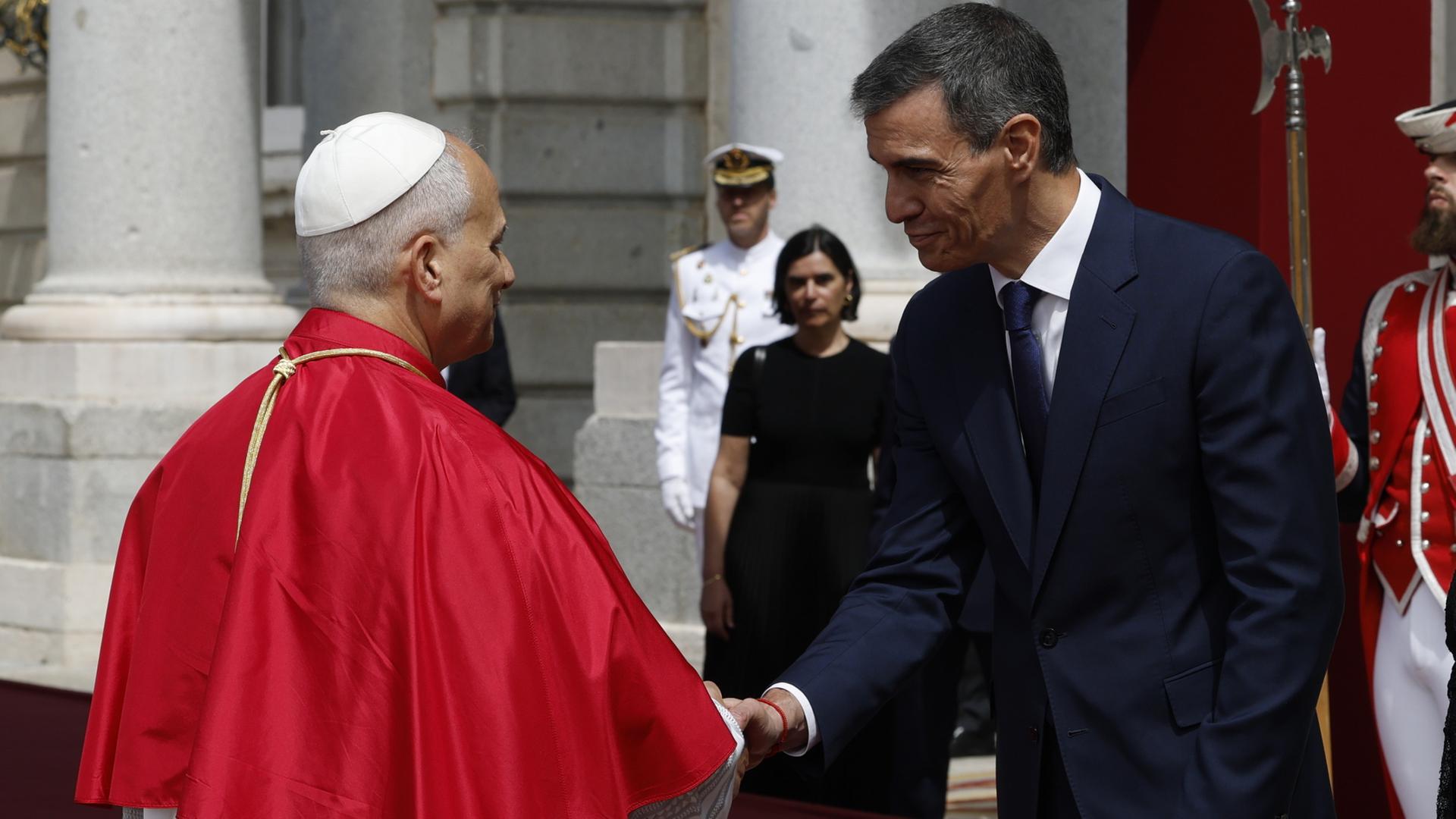 Papst Leo XIV. und Pedro Sánchez | EPA