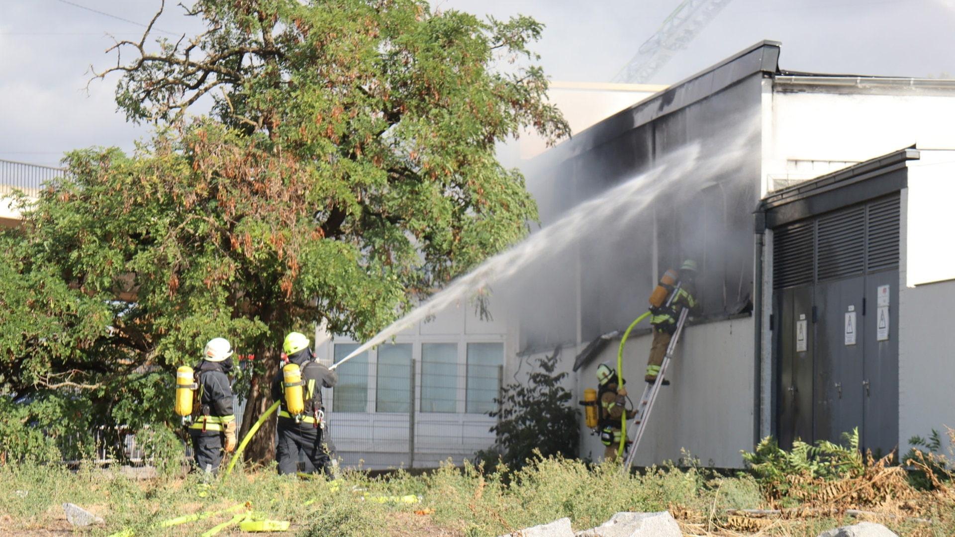 Brand in Bäckerei-Gebäude in Mannheim-Sandhofen