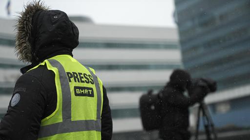 Den Rundfunk lähmen, das Land spalten