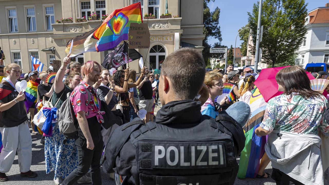 Bericht von Stiftung: Zahl der Aktionen gegen CSDs auf Rekordhoch