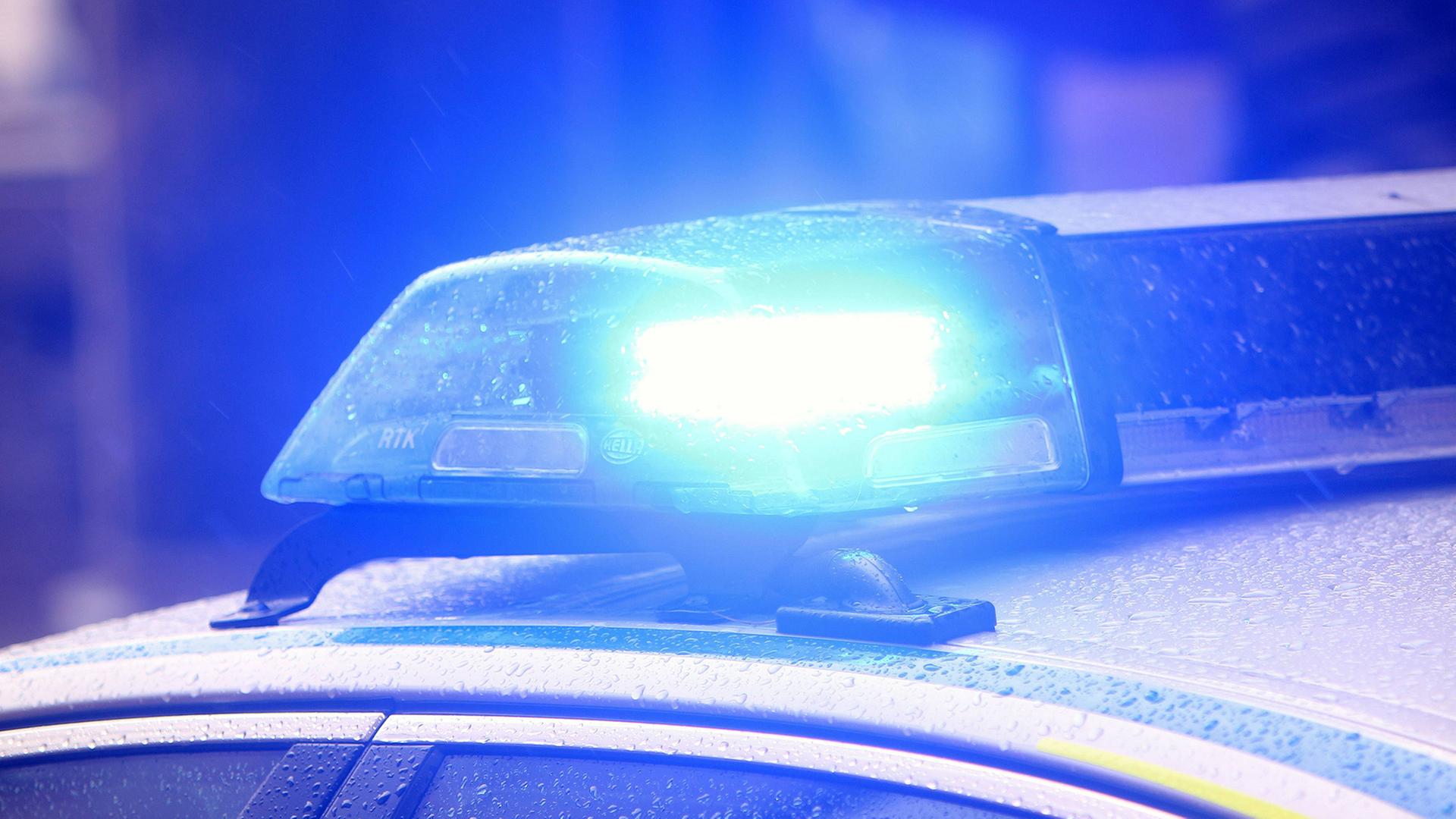 Hochschule Gelsenkirchen: Räuber lassen Opfer nackt auf Parkplatz zurück