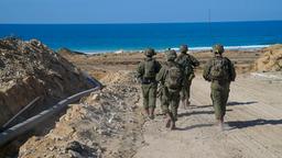 Vier israelische Soldaten im Gazastreifen.