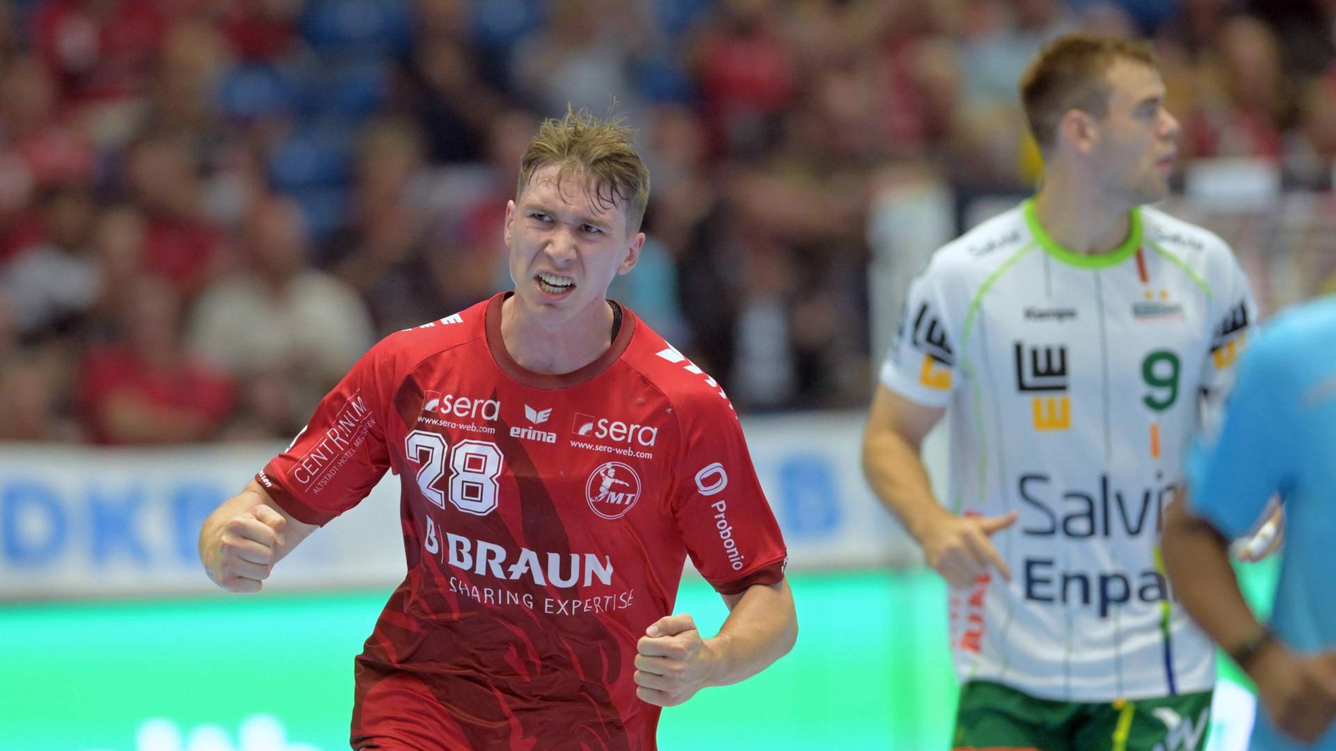 MT Melsungen: Luca Sigrist bejubelt einen Treffer | IMAGO / Eibner