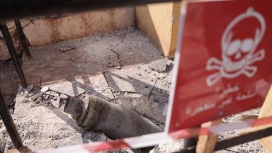 Der Rest einer Streumunition ist nach einem Angriff im Norden Syriens zu sehen.