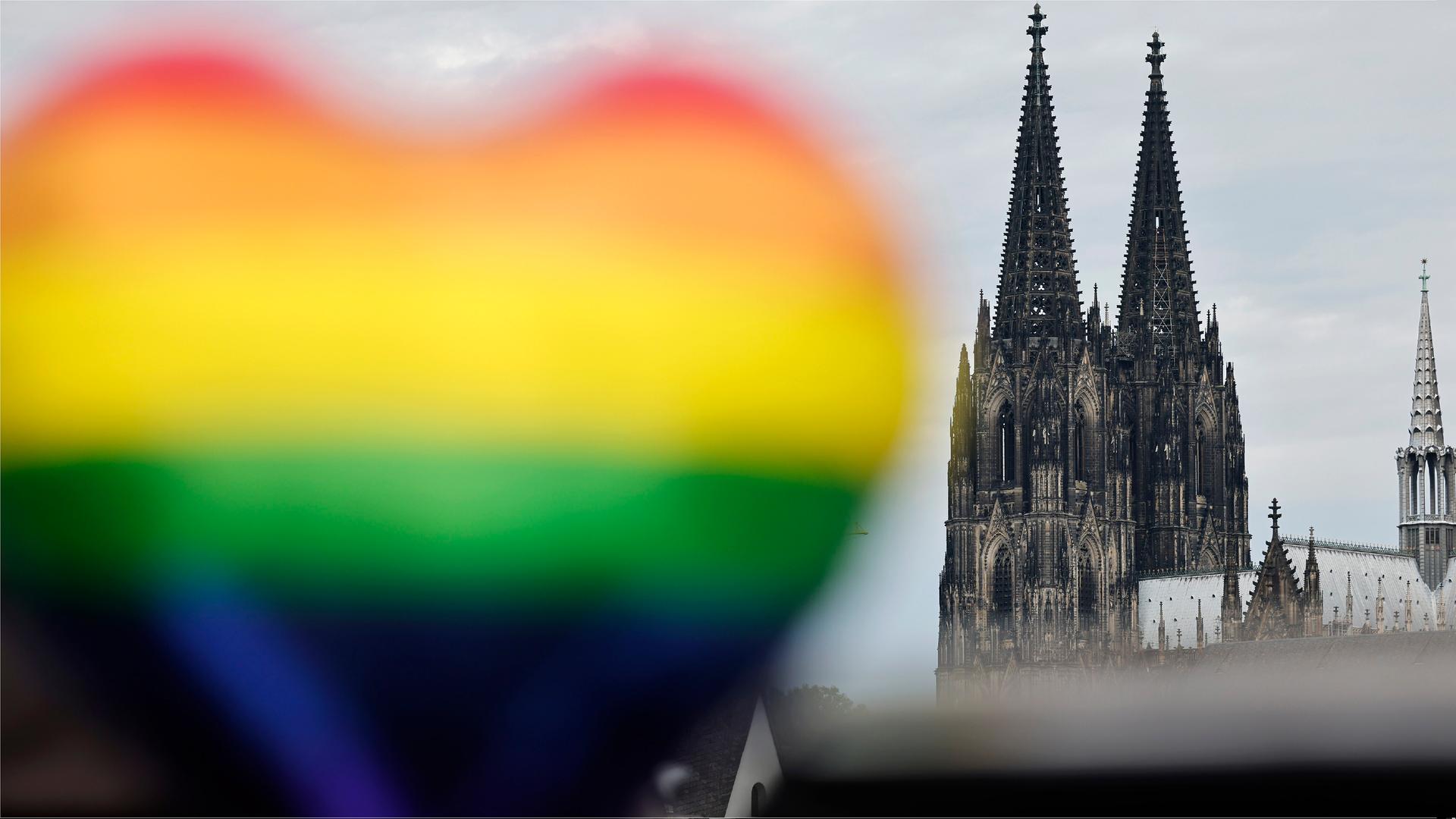 CSD-Demo in Köln: 60.000 Teilnehmende - Hunderttausende Zuschauer