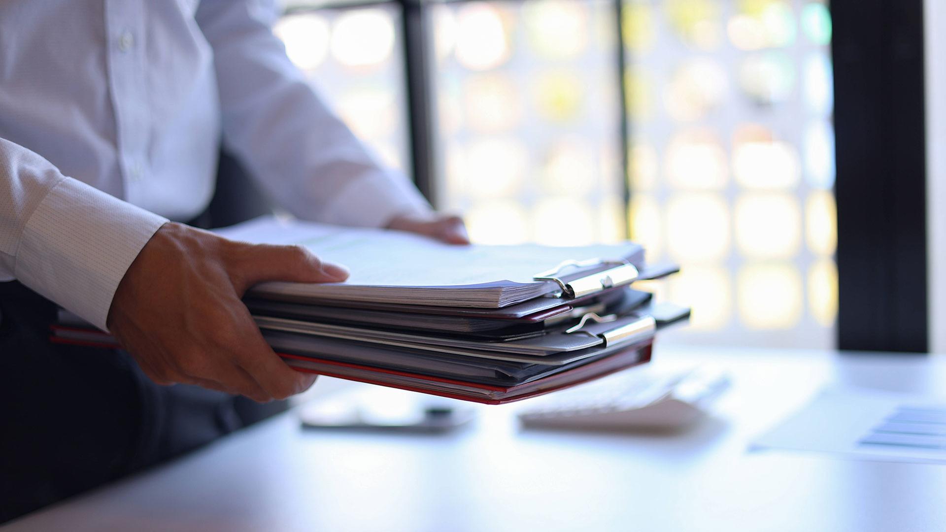 Wie IHK und Arbeitskammer die Vorschläge zum Bürokratieabbau bewerten