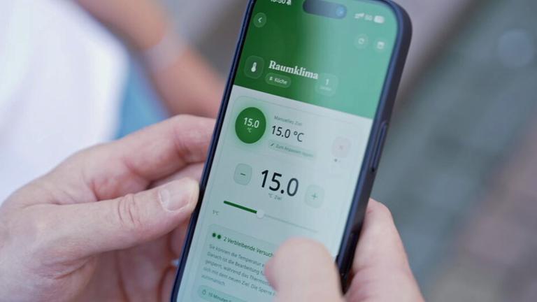 Die App "Cosy Green" wird auf einem Smartphone verwendet.