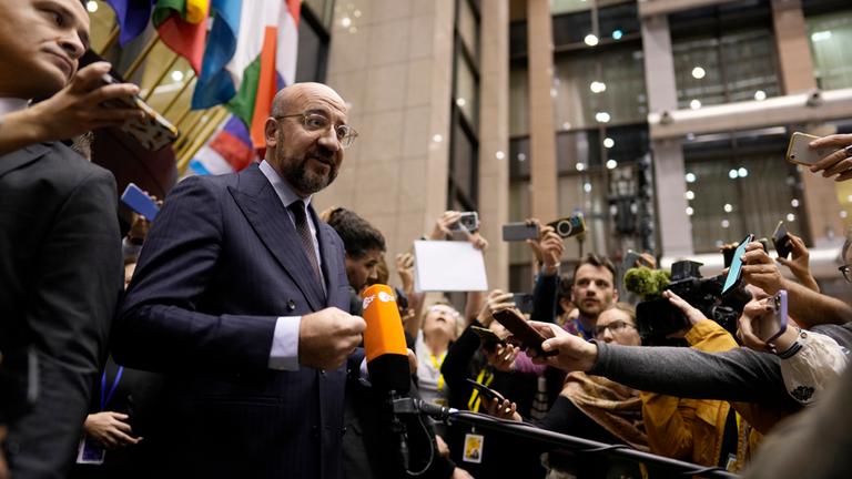  Charles Michel  gibt ein Pressestatement beim EU-Gipfel.