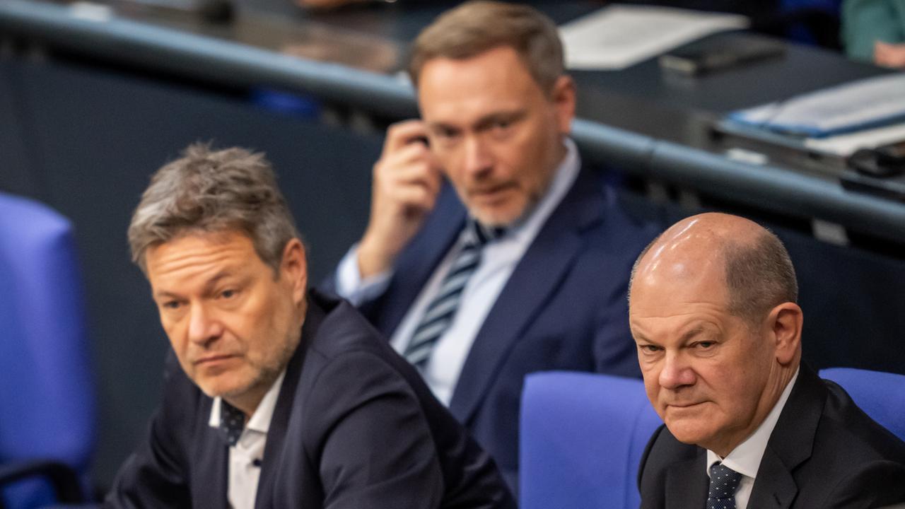 Christian Lindner, Robert Habeck und Olaf Scholz im Bundestag  | dpa