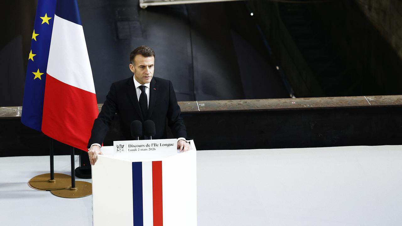 Frankreich erhöht Zahl seiner Atomsprengköpfe