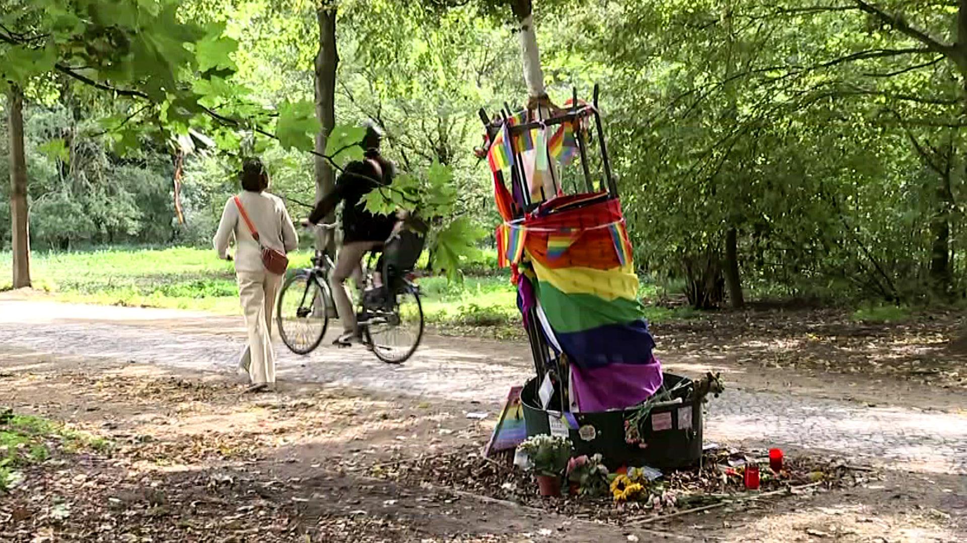 Berlin: Gedenkbaum für Opfer des CSD-Anschlags herausgerissen