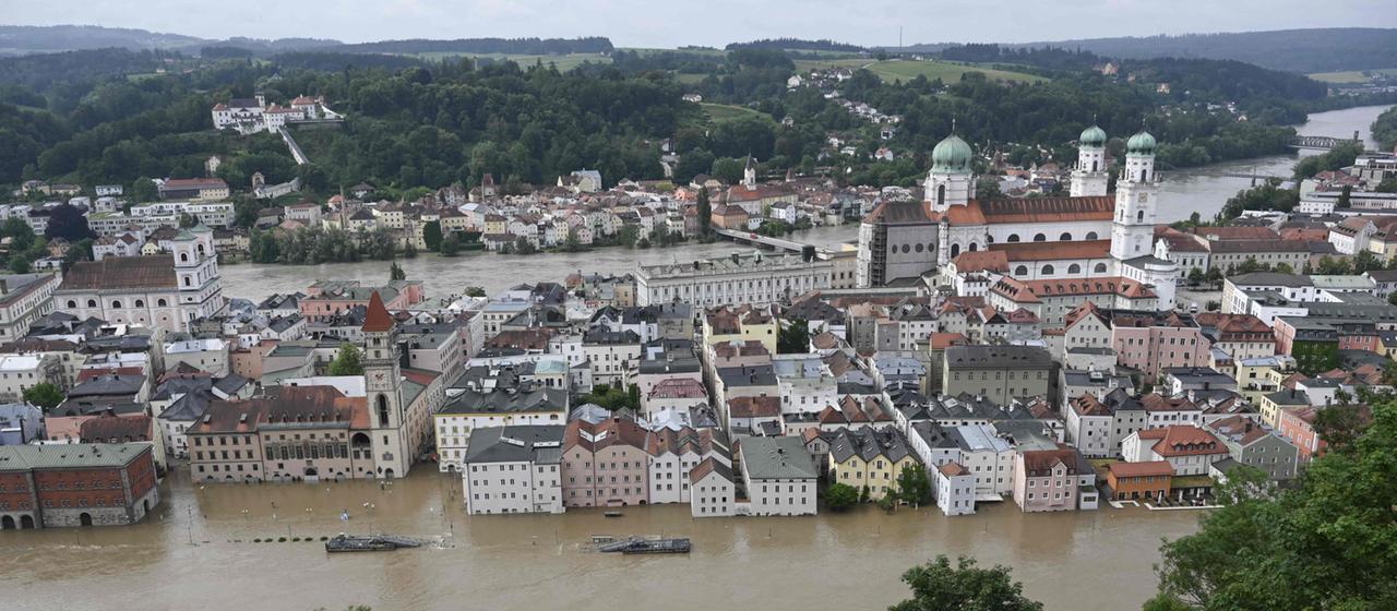 Luftaufnahme des überfluteten Zentrums von Passau. | AFP Luftaufnahme des überfluteten Zentrums von Passau.