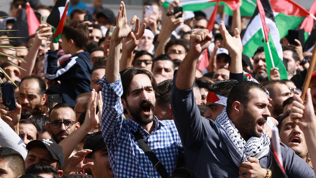 Proteste in Amman nach dem Raketeneinschlag vor einem Krankenhaus in Gaza
