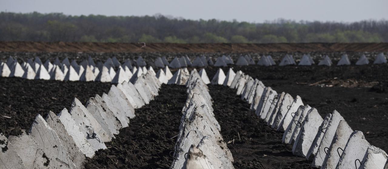 Panzersperren in der Region Charkiw (Ukraine)