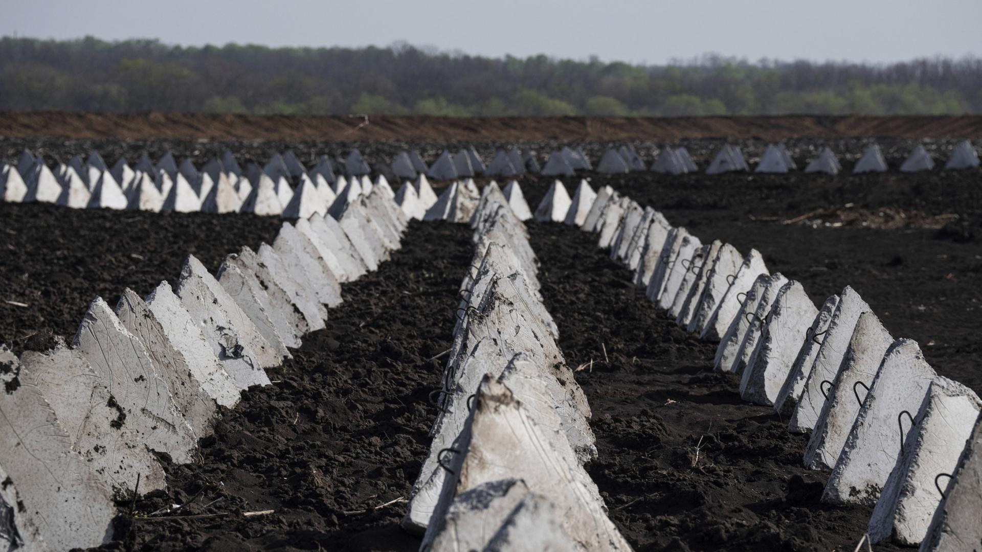 Panzersperren in der Region Charkiw (Ukraine) | AP